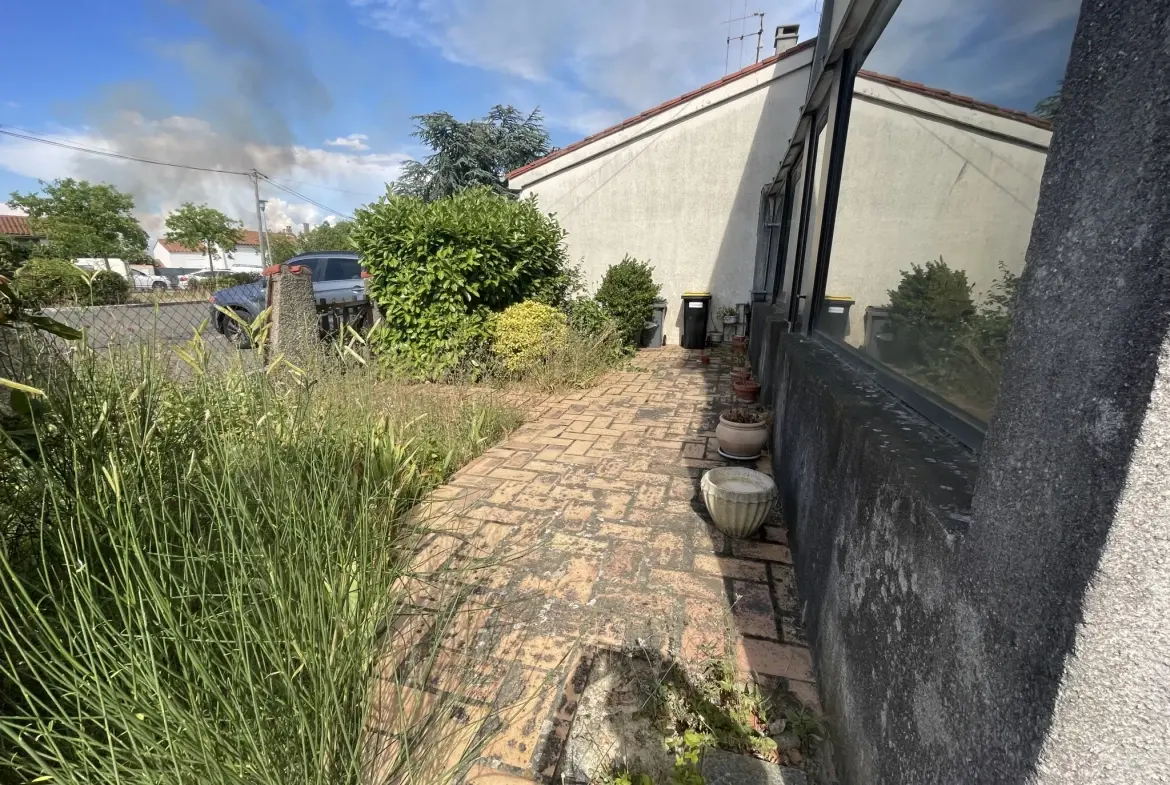 Maison de 104 m2 avec jardin, garage et terrasse à Carcassonne Montlegun 