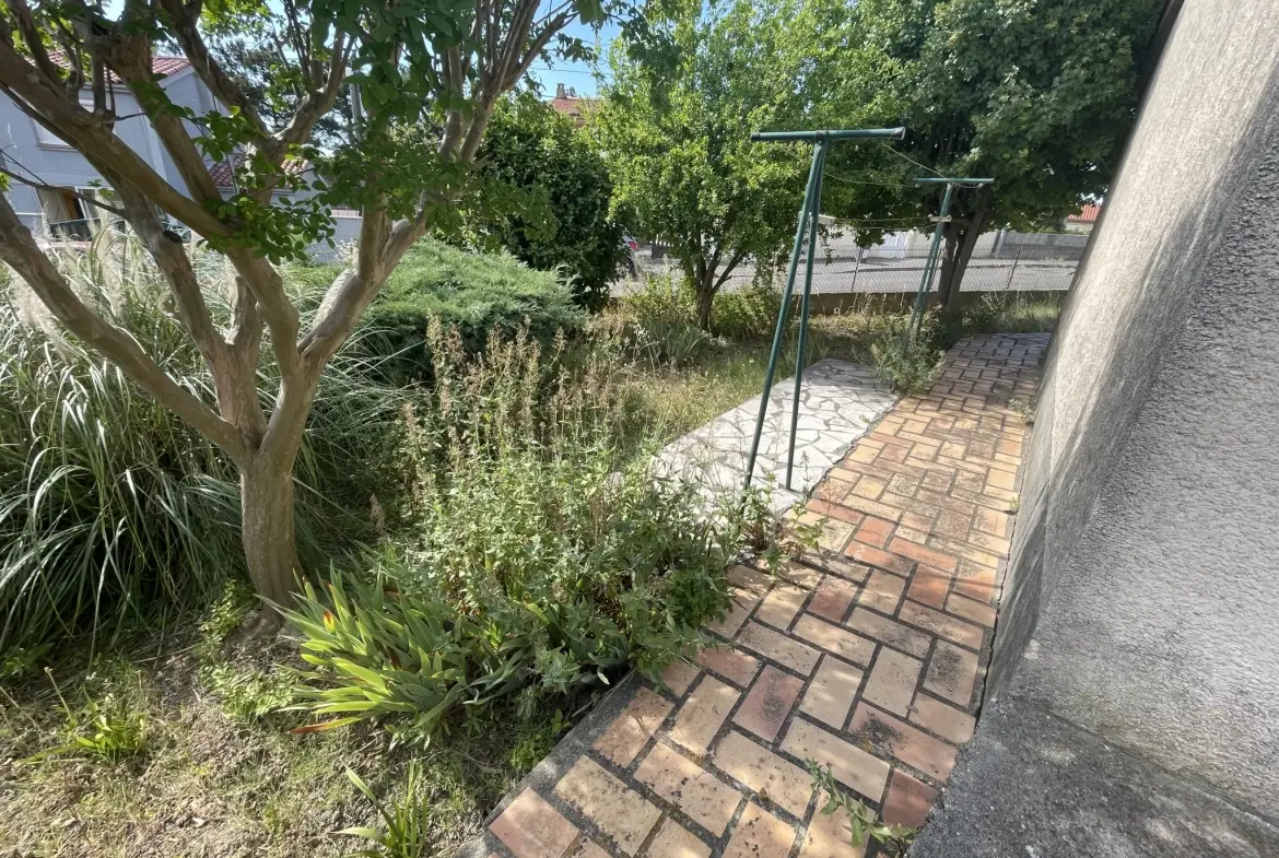 Maison de 104 m2 avec jardin, garage et terrasse à Carcassonne Montlegun 