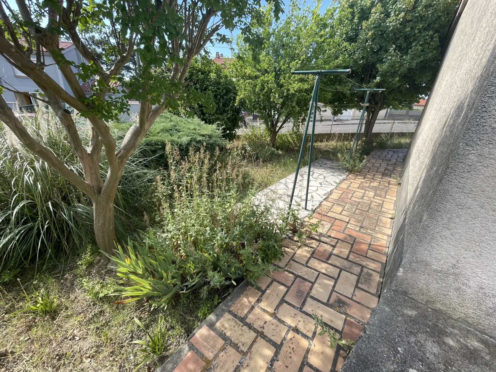 Maison de 104 m2 avec jardin, garage et terrasse à Carcassonne Montlegun 