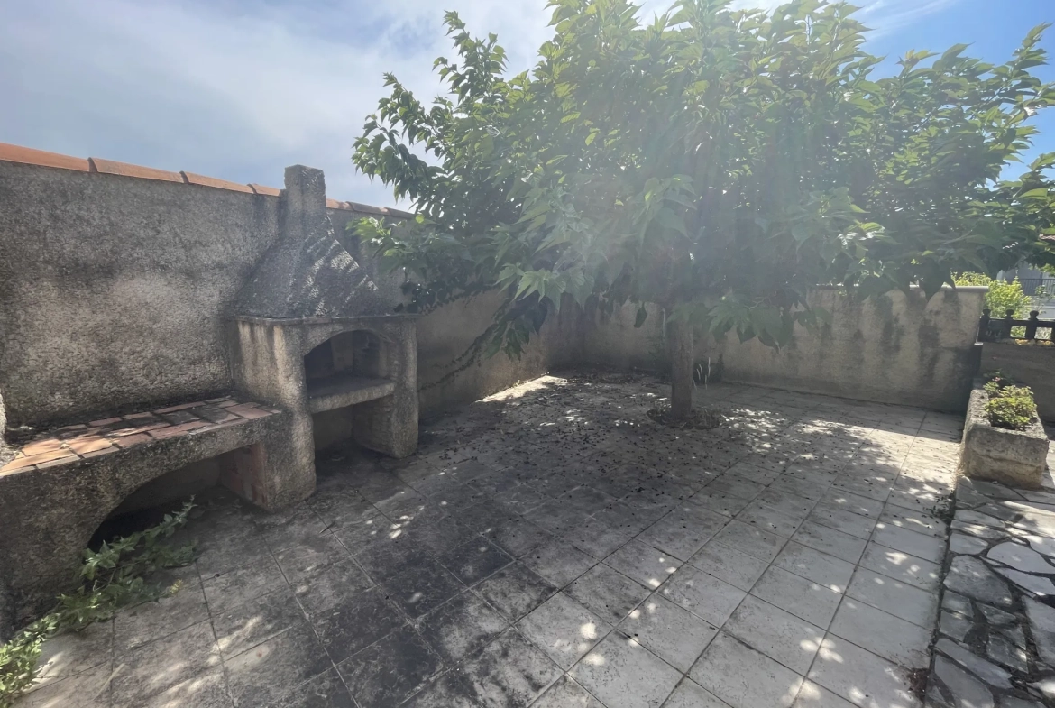 Maison de 104 m2 avec jardin, garage et terrasse à Carcassonne Montlegun 