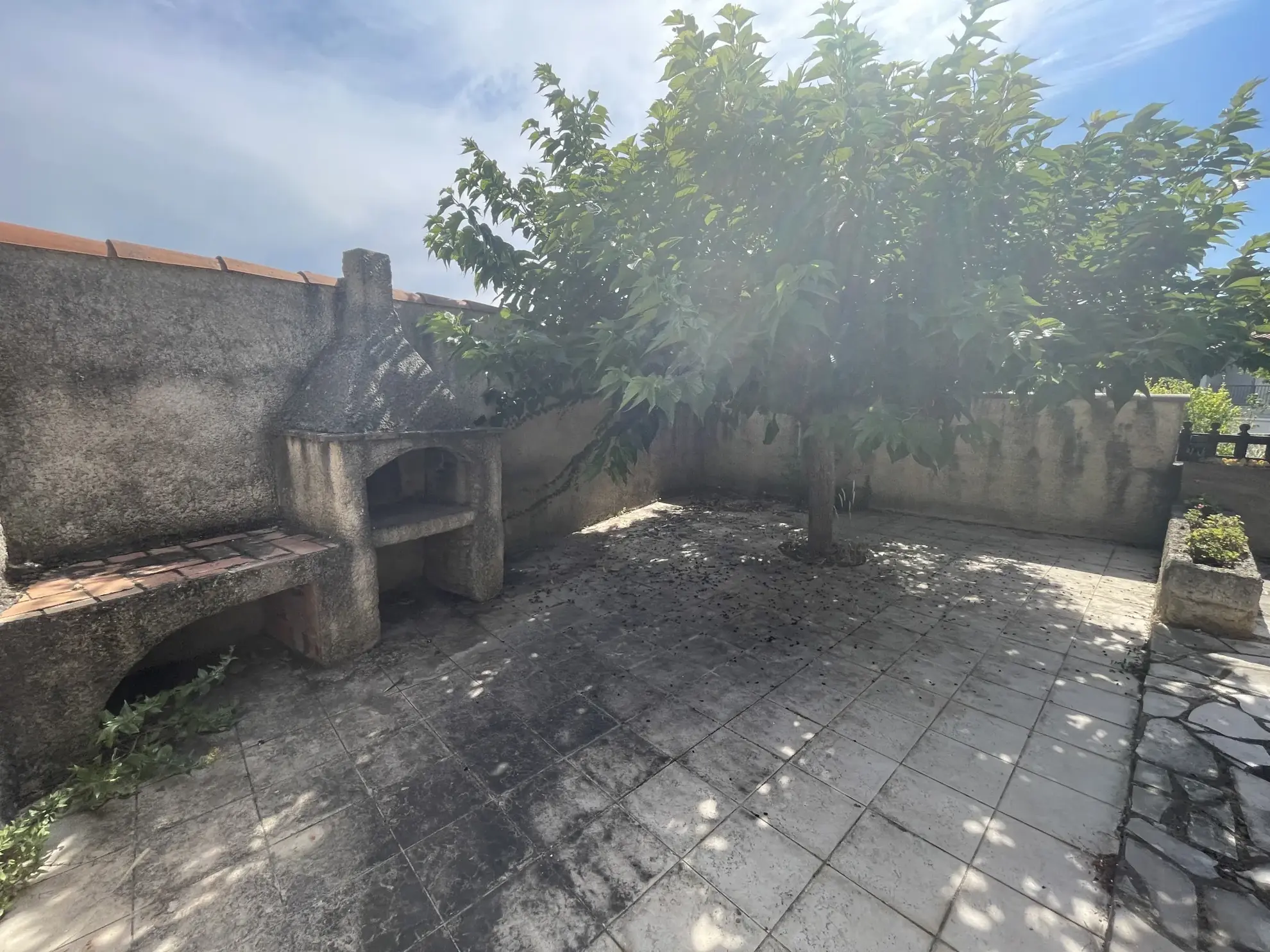 Maison de 104 m2 avec jardin, garage et terrasse à Carcassonne Montlegun 