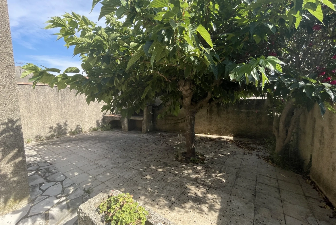 Maison de 104 m2 avec jardin, garage et terrasse à Carcassonne Montlegun 