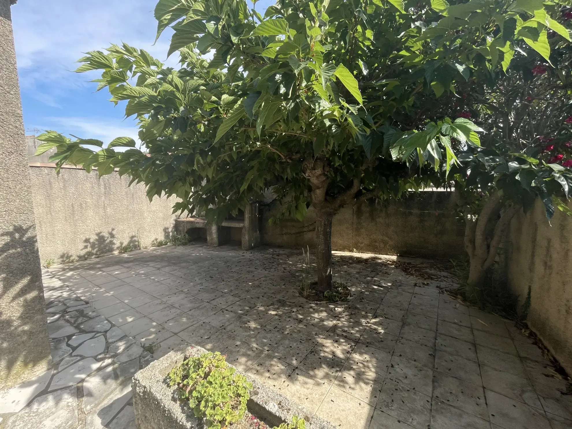 Maison de 104 m2 avec jardin, garage et terrasse à Carcassonne Montlegun 