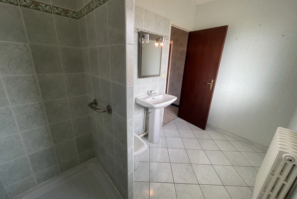 Maison de 104 m2 avec jardin, garage et terrasse à Carcassonne Montlegun 