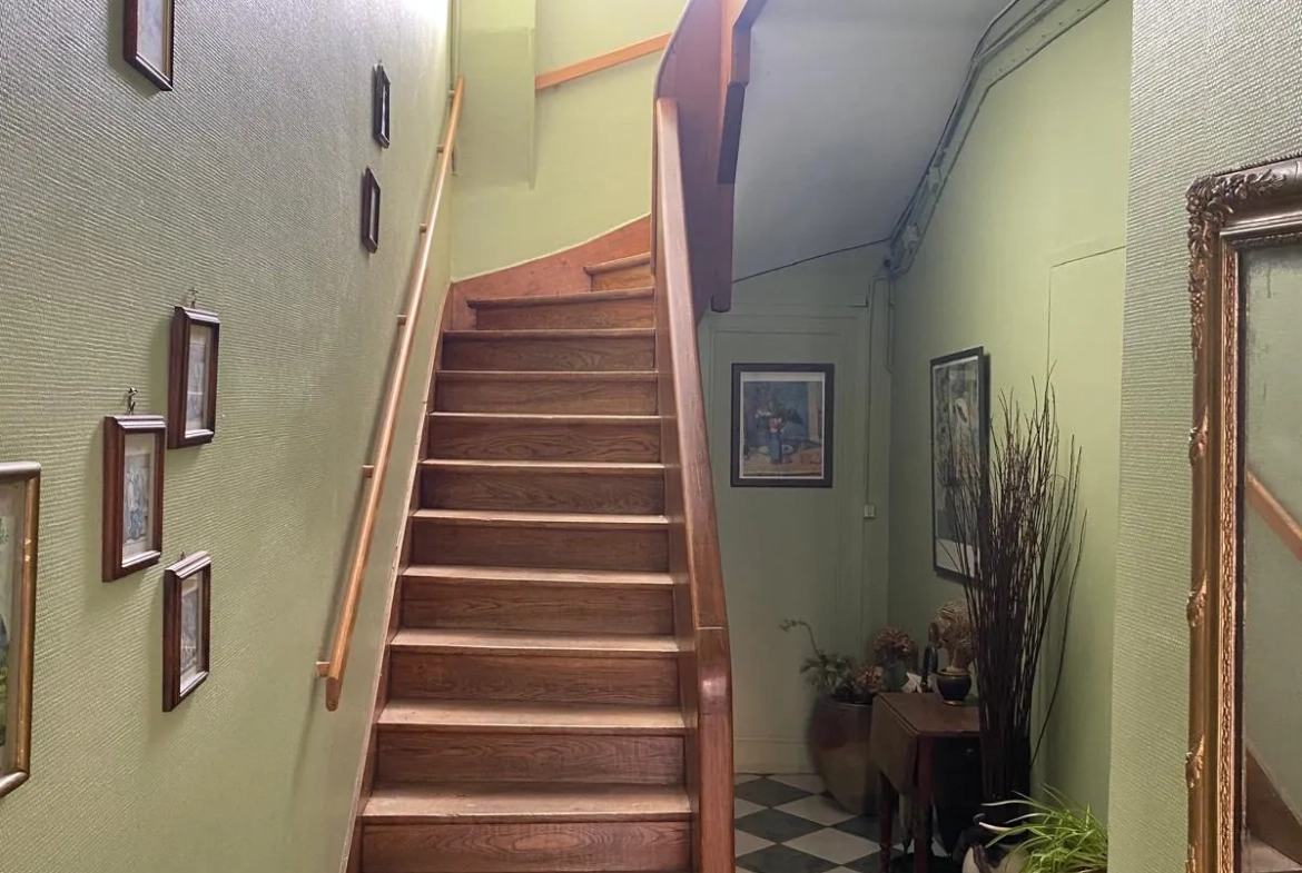 Immeuble à Eu de 100 m² pour investissement locatif rentable à 269 000 € 