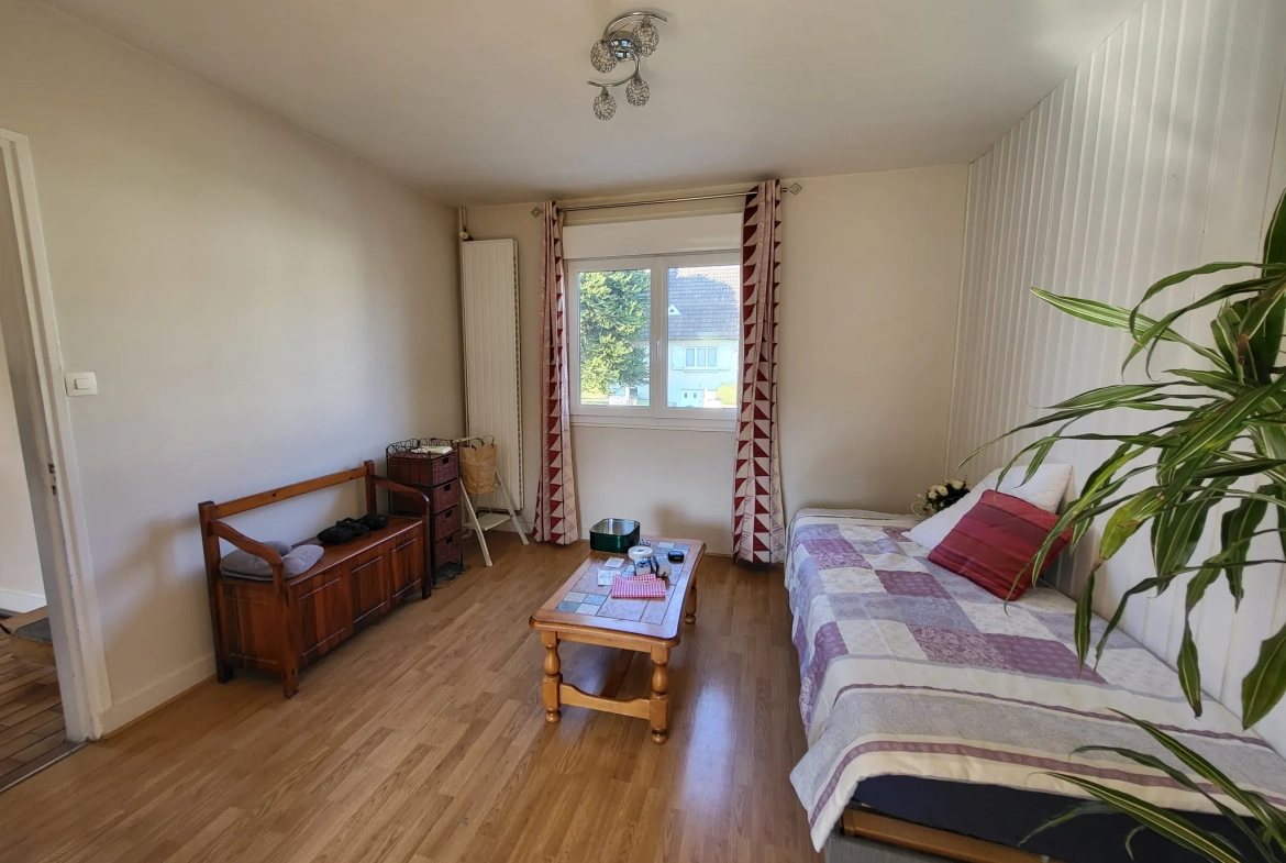 Maison à Yvetot avec 3 chambres, bureau et jardin – Prix 199 000 € 