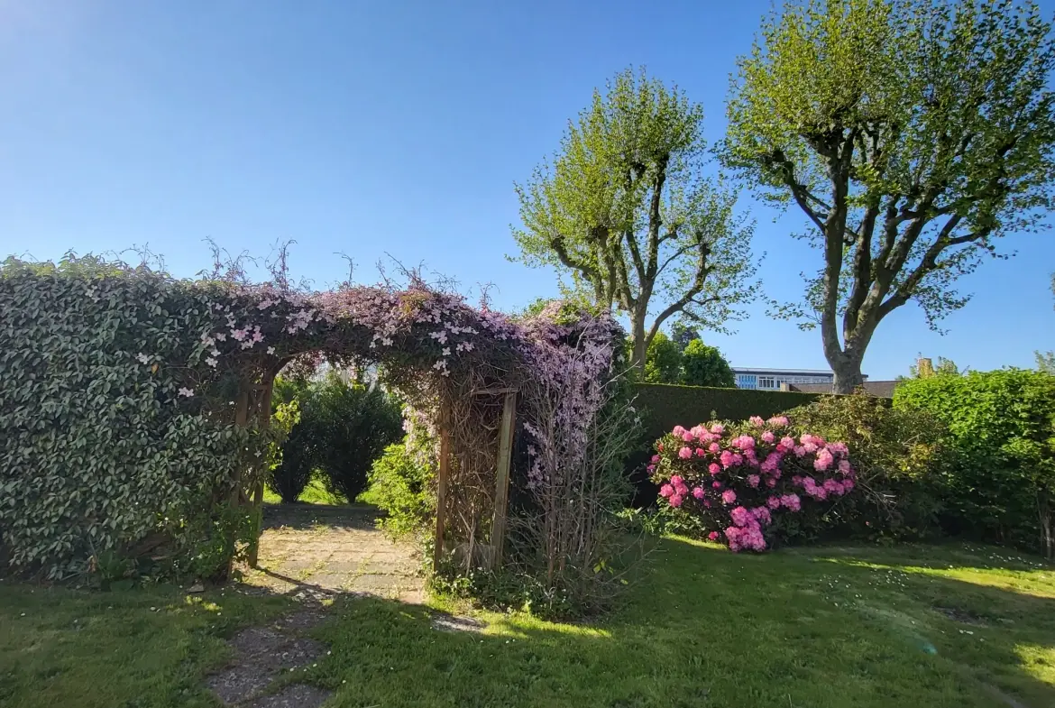 Maison à Yvetot avec 3 chambres, bureau et jardin – Prix 199 000 € 