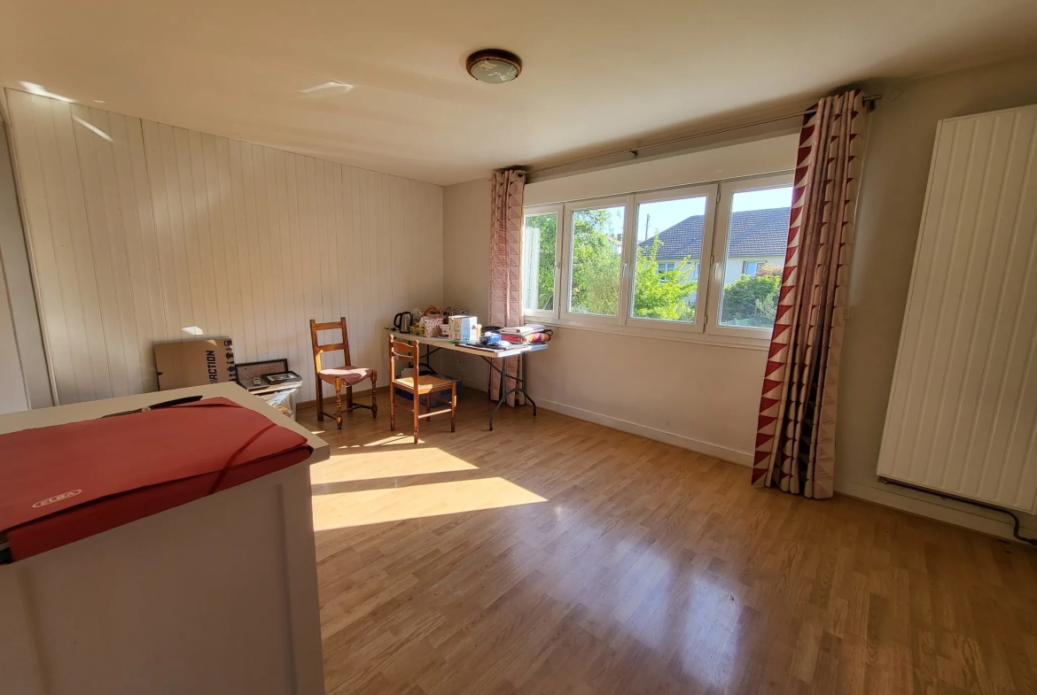 Maison à Yvetot avec 3 chambres, bureau et jardin – Prix 199 000 € 
