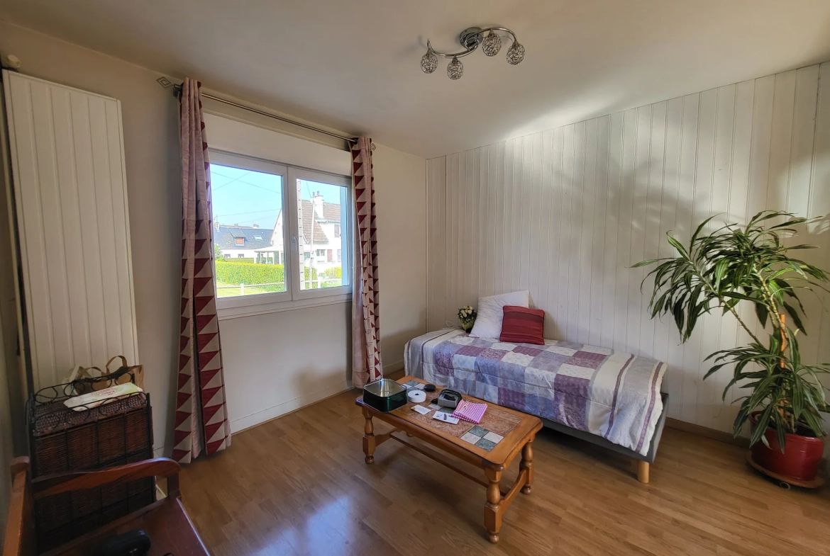 Maison à Yvetot avec 3 chambres, bureau et jardin – Prix 199 000 € 