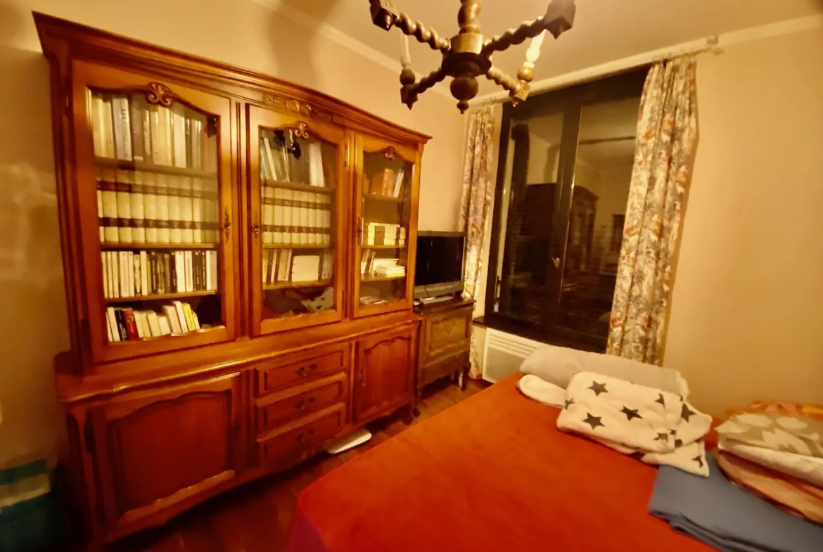 Appartement spacieux avec parking à Maubeuge – secteur calme, 3 chambres, cave et garage 