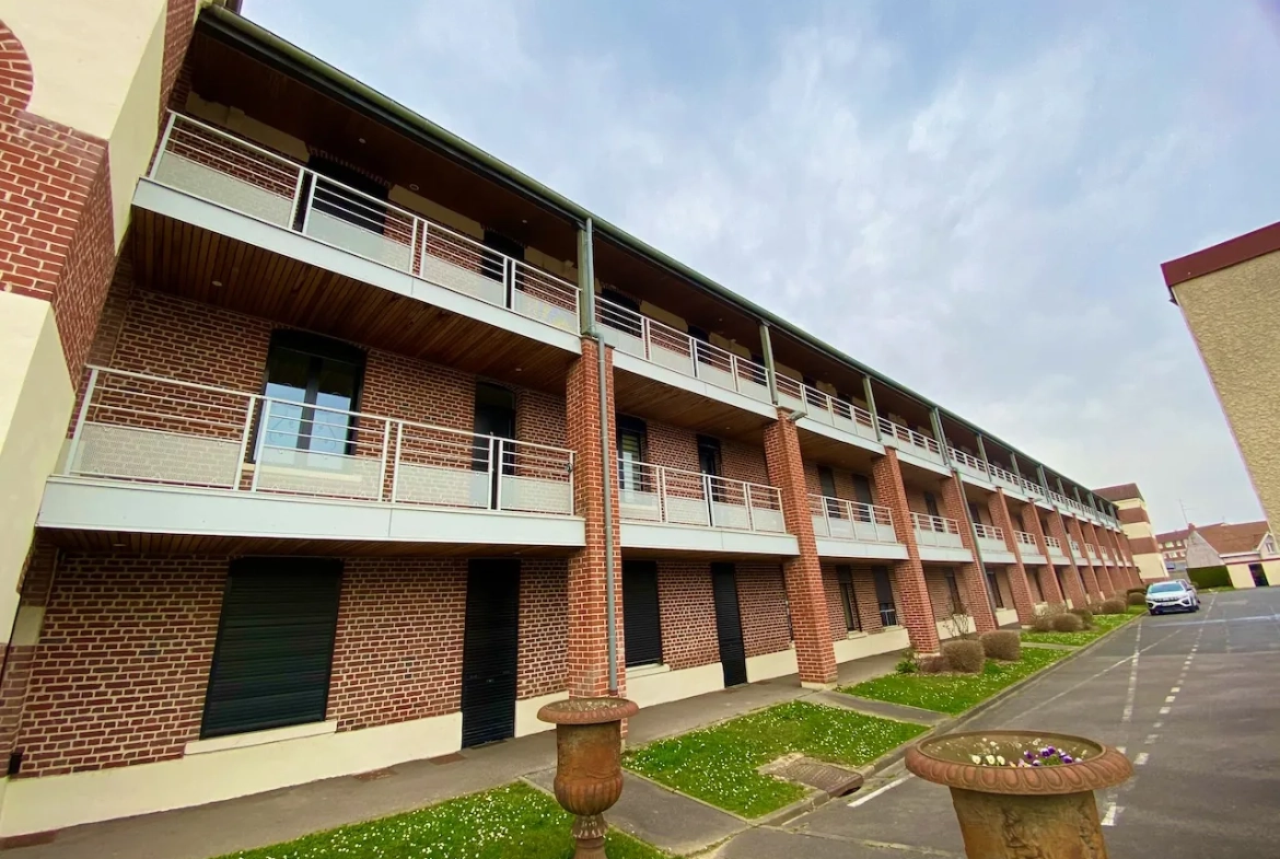 Appartement spacieux avec parking à Maubeuge – secteur calme, 3 chambres, cave et garage 