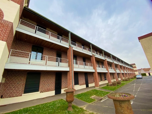 Appartement spacieux avec parking à Maubeuge – secteur calme, 3 chambres, cave et garage