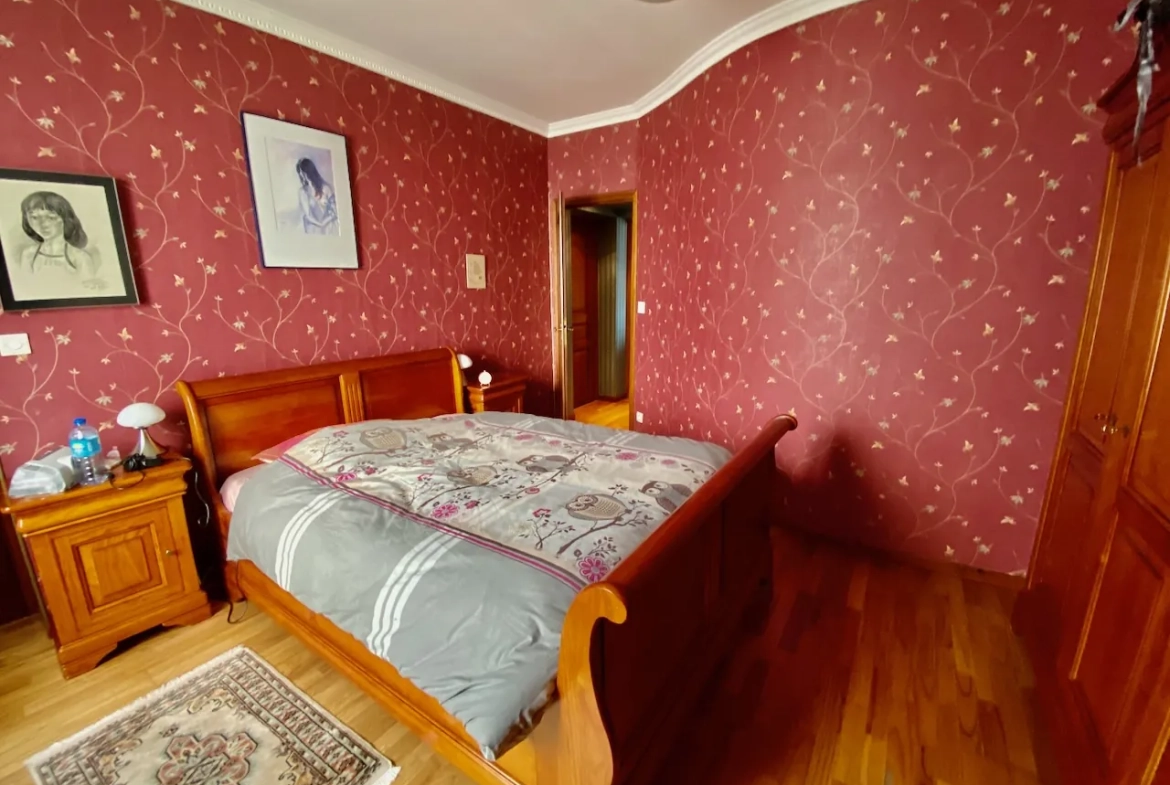 Appartement spacieux avec parking à Maubeuge – secteur calme, 3 chambres, cave et garage 