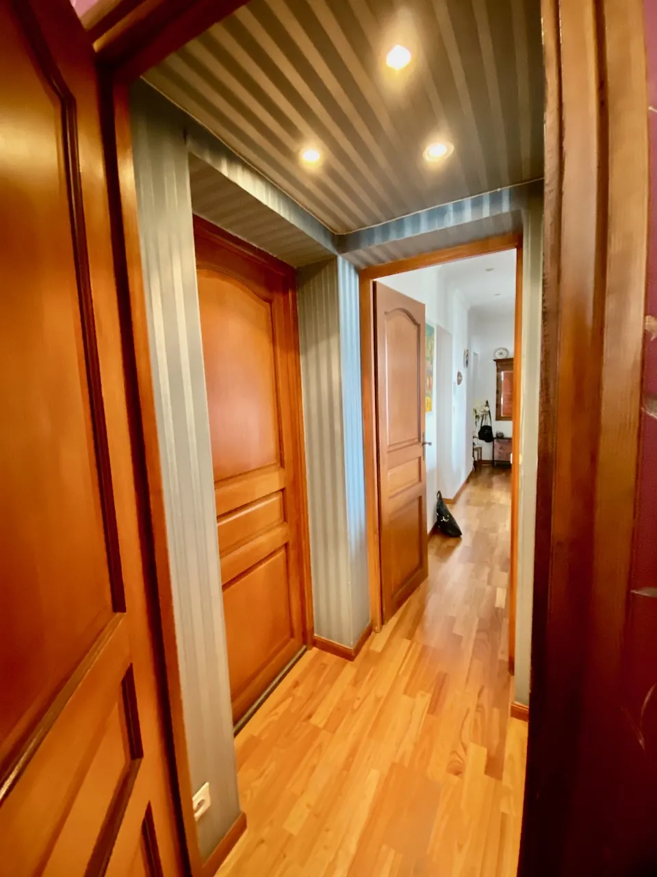 Appartement spacieux avec parking à Maubeuge – secteur calme, 3 chambres, cave et garage 