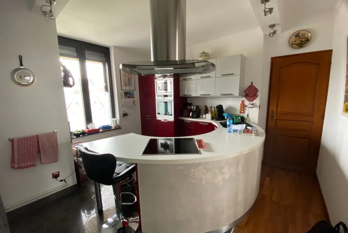 Appartement spacieux avec parking à Maubeuge – secteur calme, 3 chambres, cave et garage 