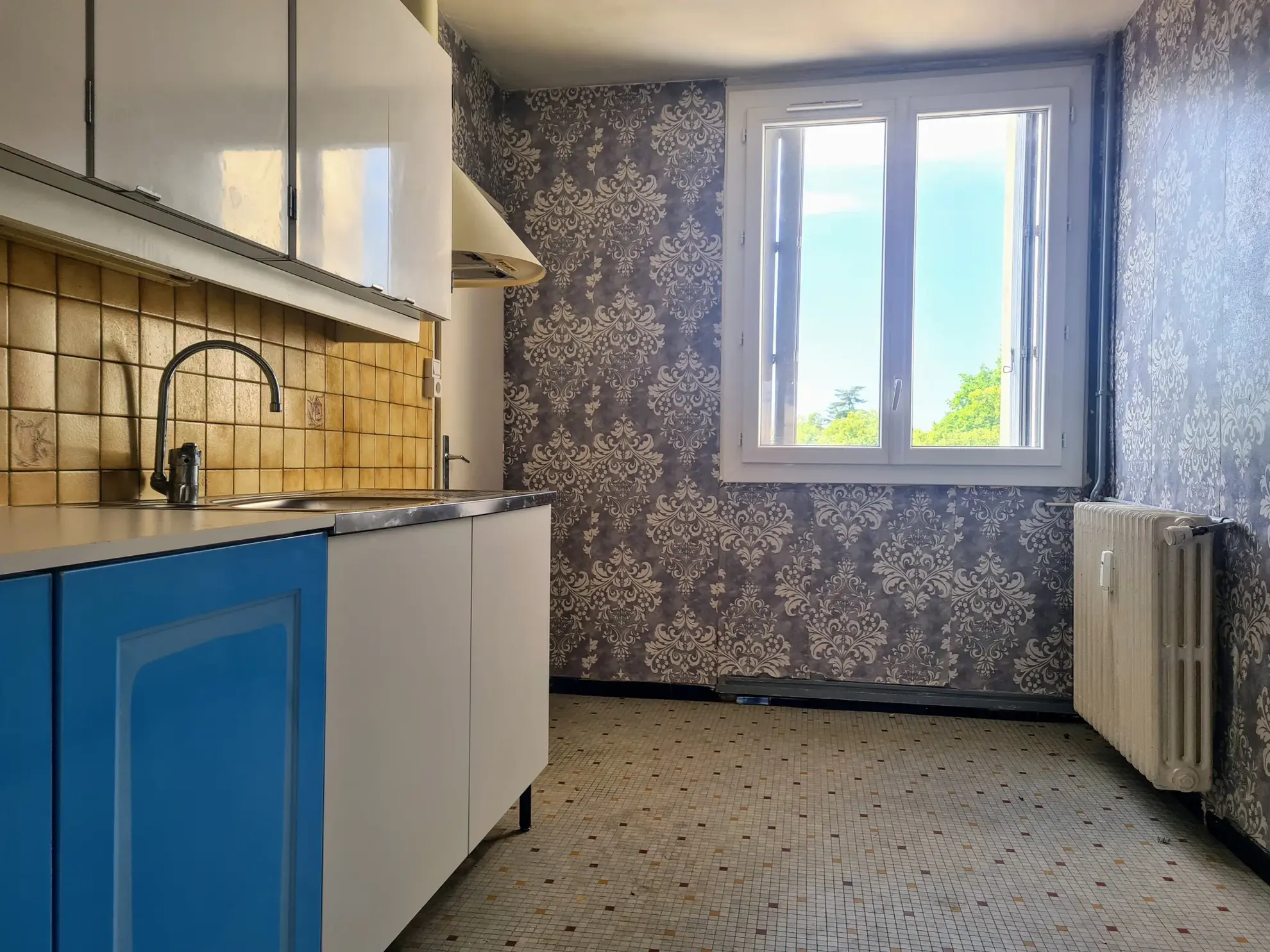 Appartement T. 3 au centre de Nevers avec balcon, cave et parking en vente 