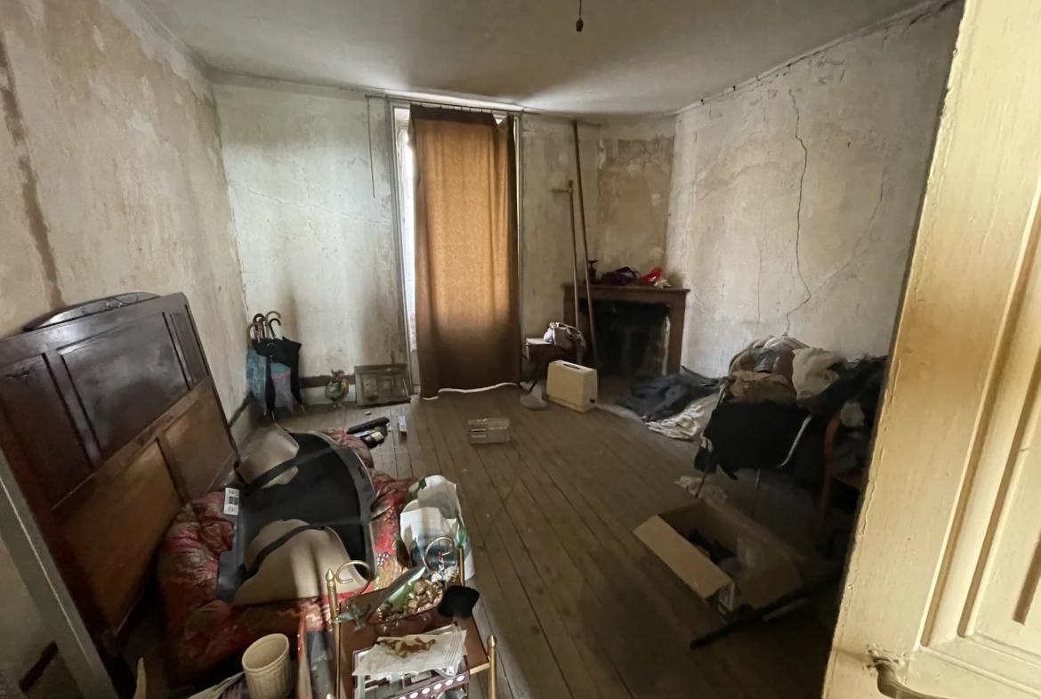 Immeuble de rapport à Thizy-les-Bourgs à rénover, secteur calme 