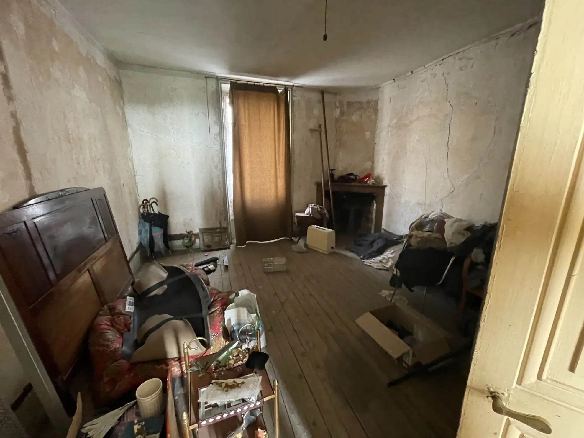 Immeuble de rapport à Thizy-les-Bourgs à rénover, secteur calme 