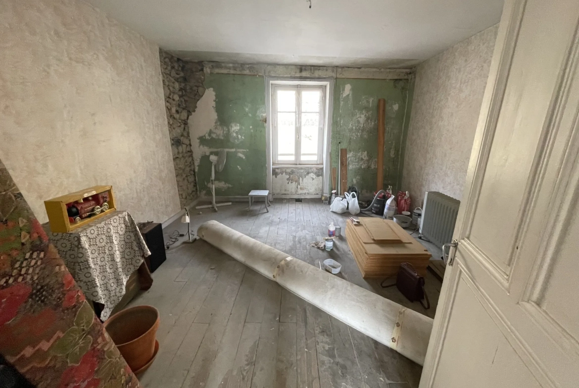 Immeuble de rapport à Thizy-les-Bourgs à rénover, secteur calme 