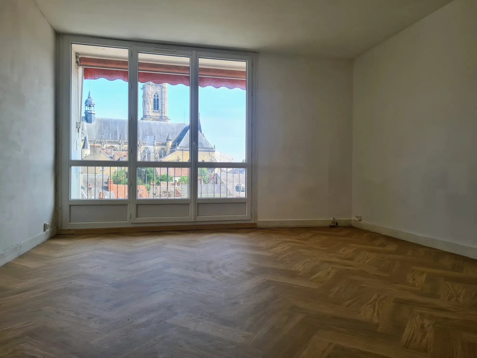 Appartement T. 3 au centre de Nevers avec balcon, cave et parking en vente 
