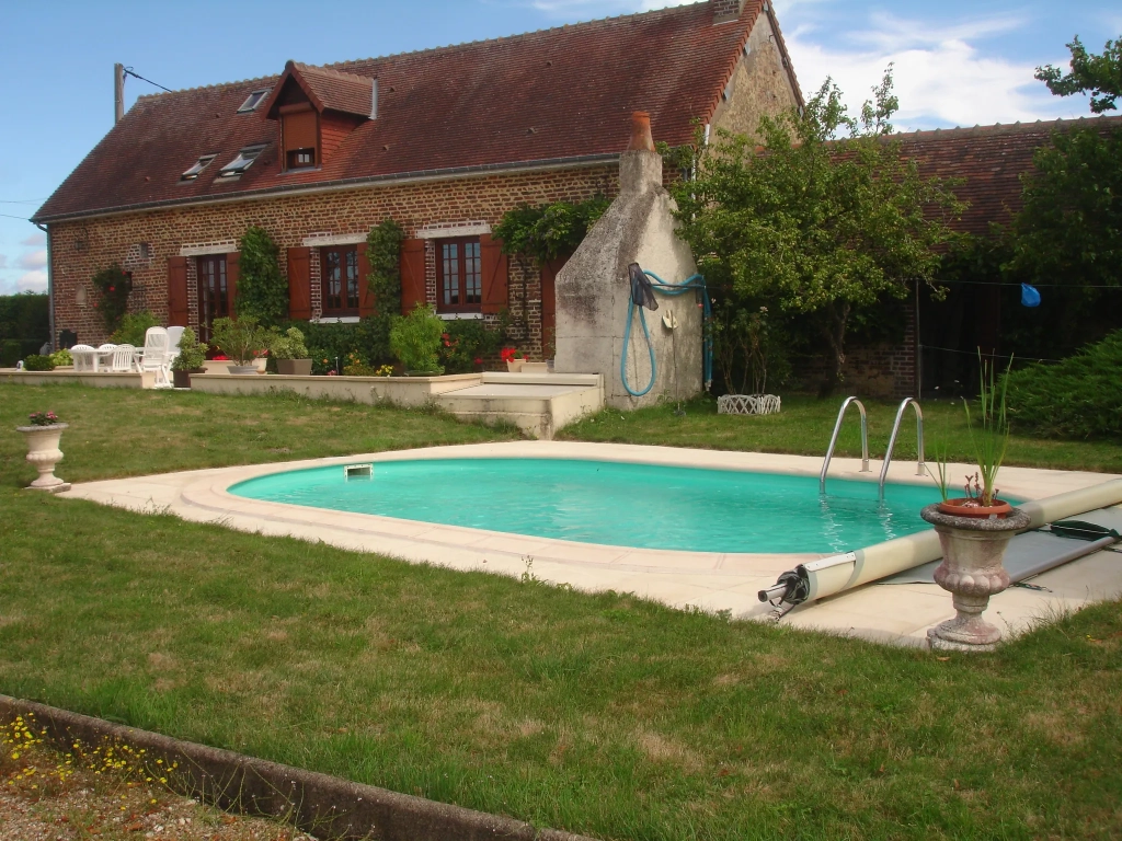 Maison de campagne avec piscine et dépendances à Vendôme