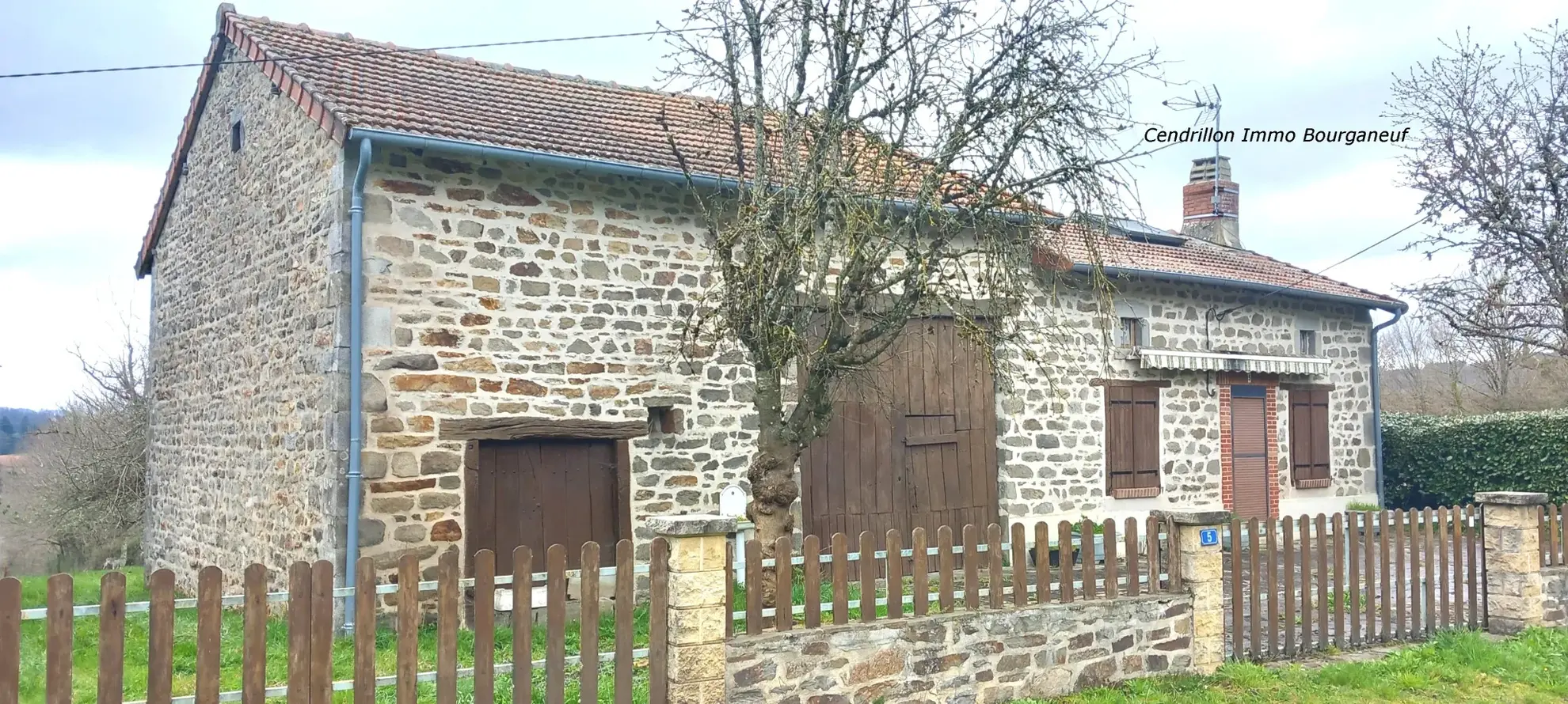 Fermette en pierre de 60 m² avec grange et jardin à Bosmoreau-les-Mines 