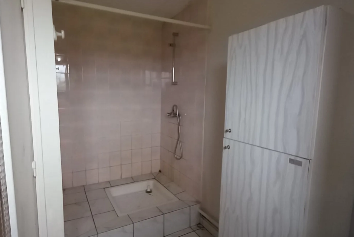 Fermette en pierre de 60 m² avec grange et jardin à Bosmoreau-les-Mines 