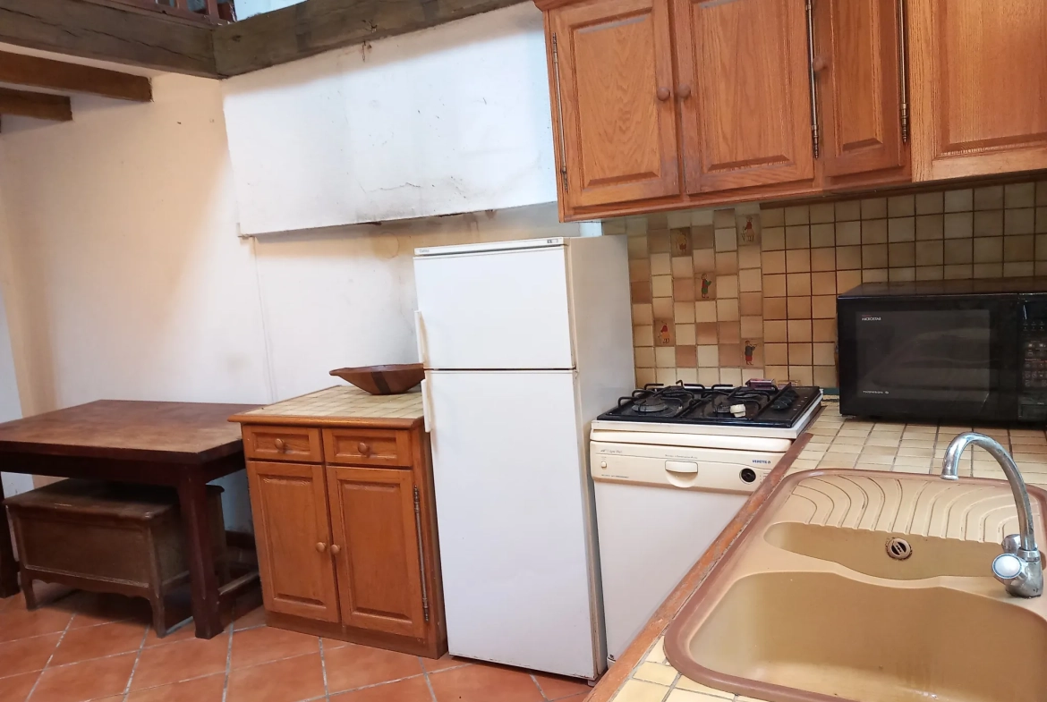 Fermette en pierre de 60 m² avec grange et jardin à Bosmoreau-les-Mines 