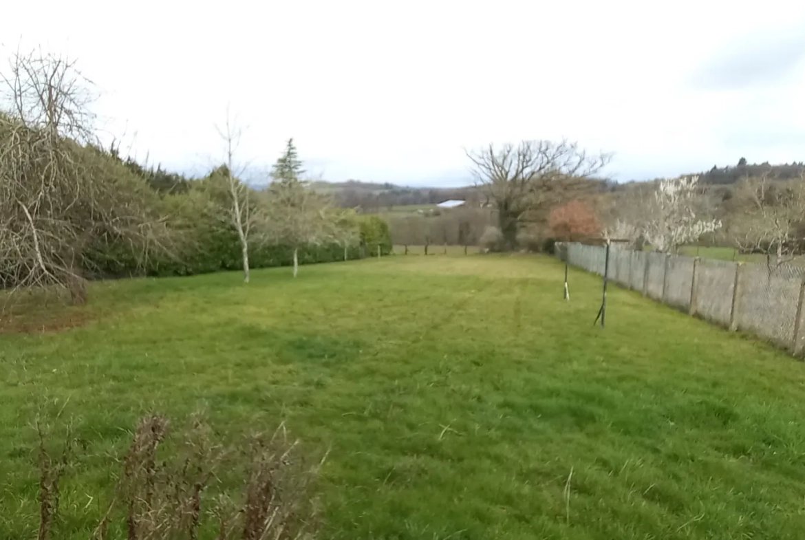 Fermette en pierre de 60 m² avec grange et jardin à Bosmoreau-les-Mines 