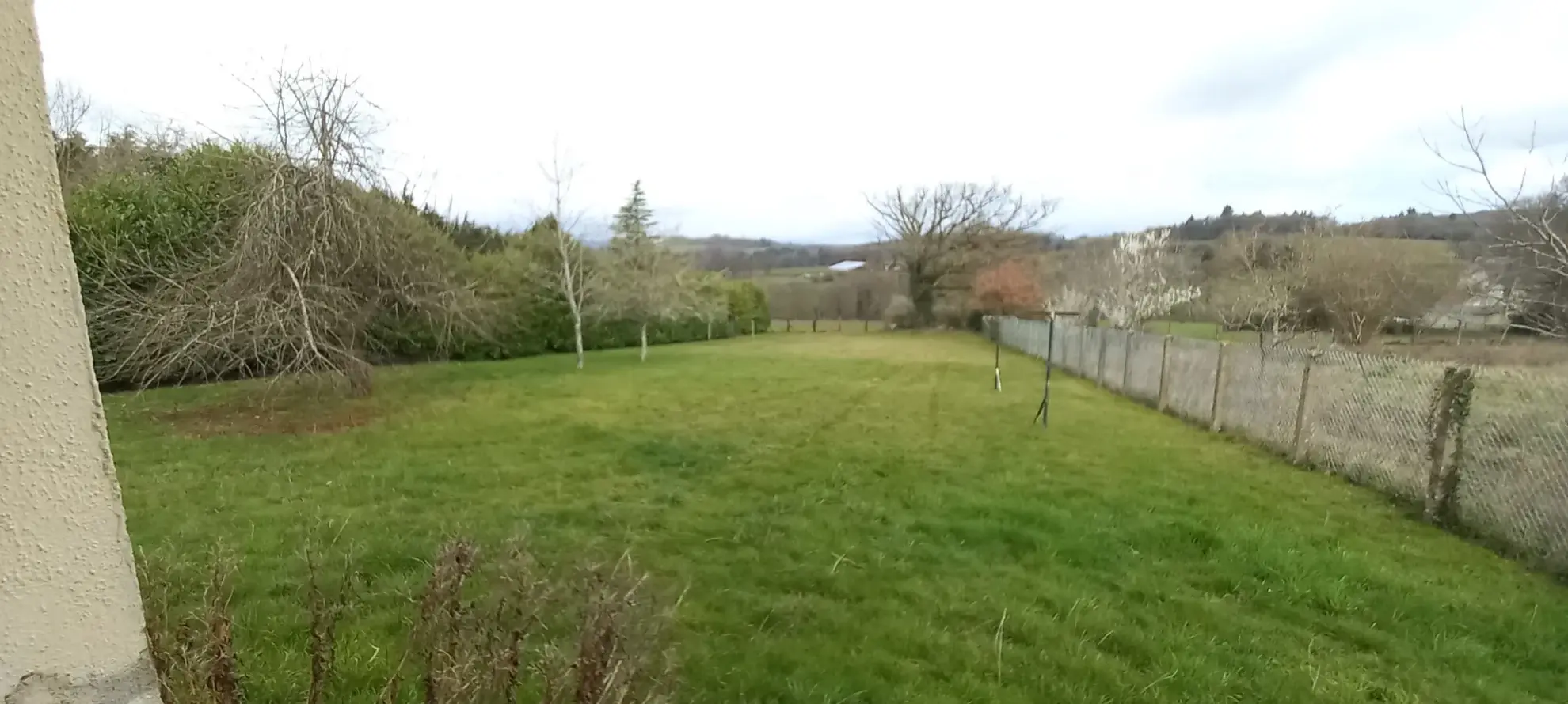 Fermette en pierre de 60 m² avec grange et jardin à Bosmoreau-les-Mines 
