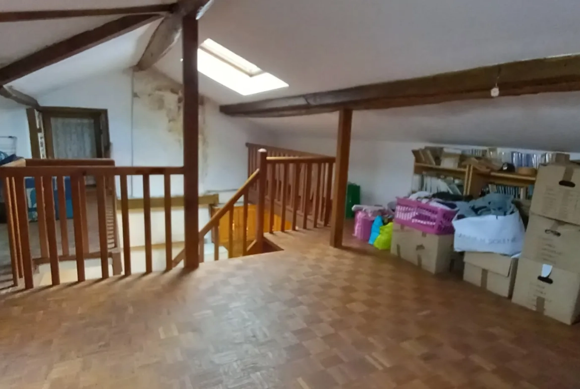 Fermette en pierre de 60 m² avec grange et jardin à Bosmoreau-les-Mines 