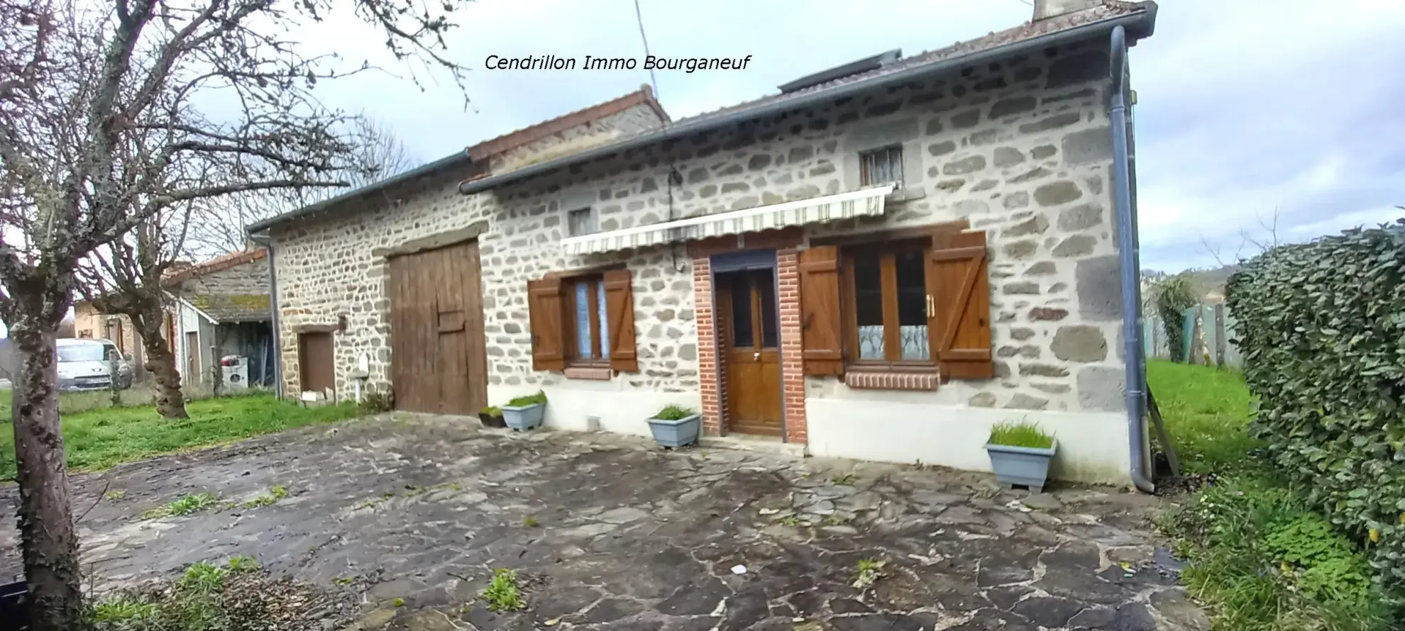 Fermette en pierre de 60 m² avec grange et jardin à Bosmoreau-les-Mines 
