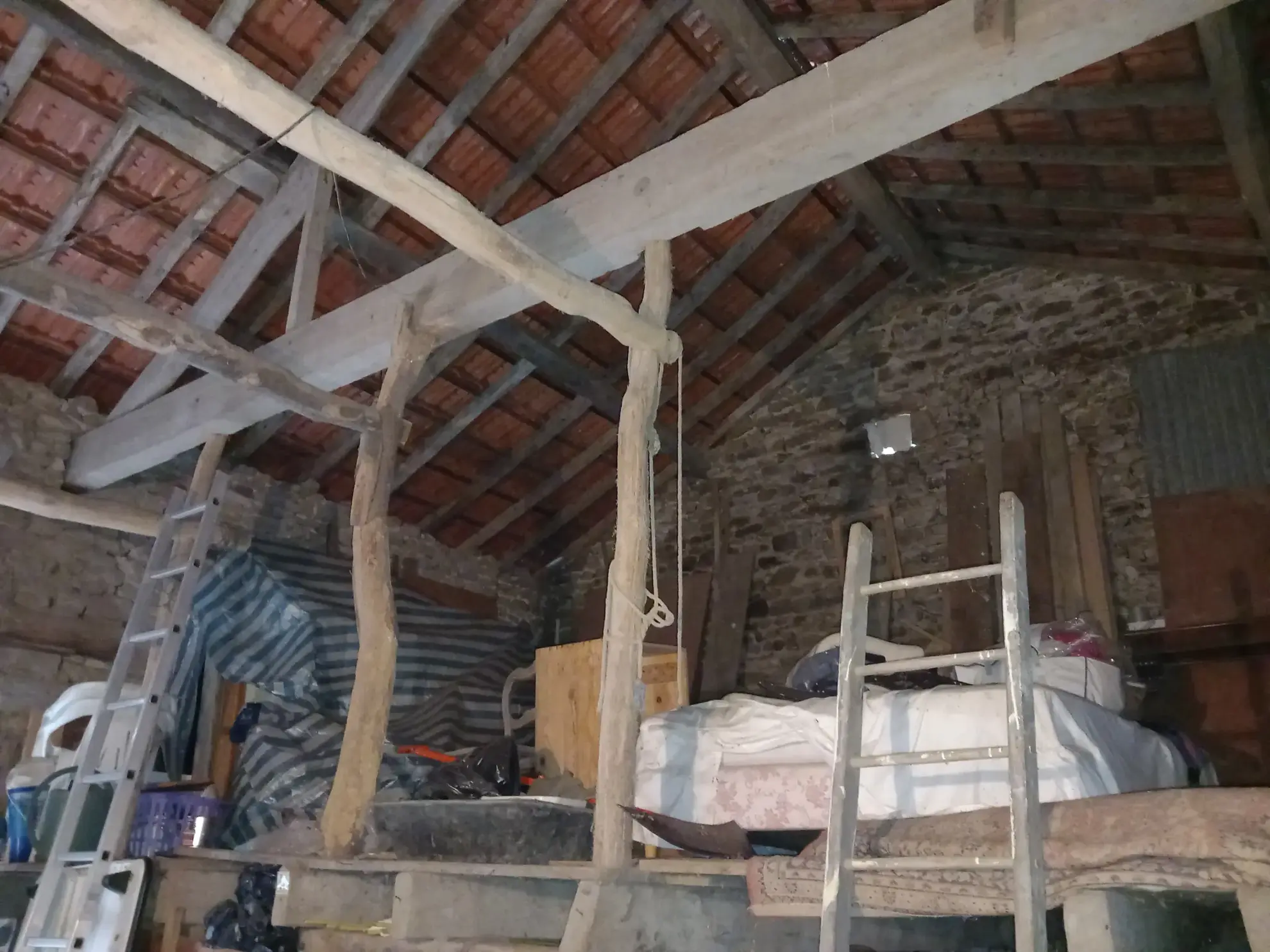 Fermette en pierre de 60 m² avec grange et jardin à Bosmoreau-les-Mines 