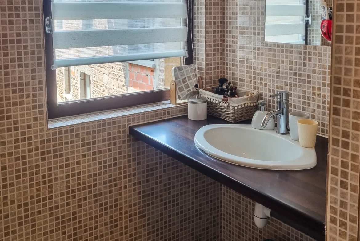 Maison atypique de 120 m² à Ambierle - Idéal premier achat ou investissement 