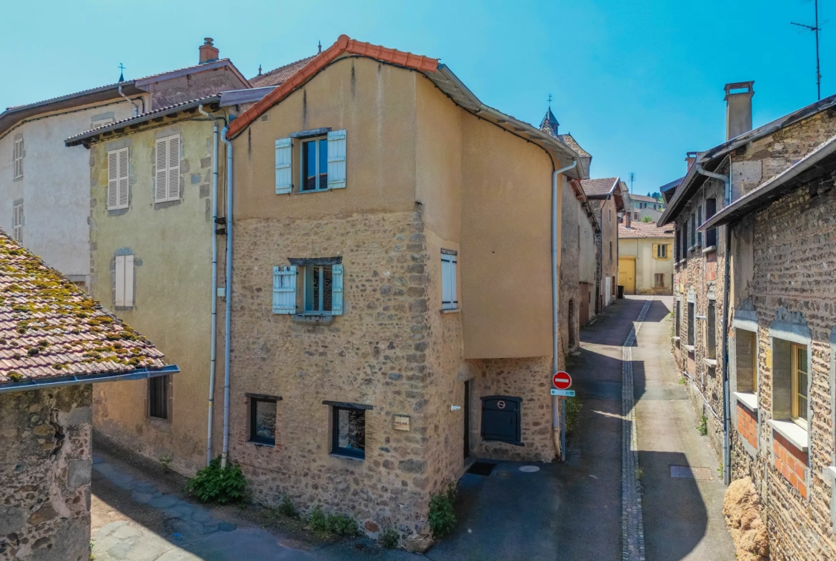 Maison atypique de 120 m² à Ambierle - Idéal premier achat ou investissement 
