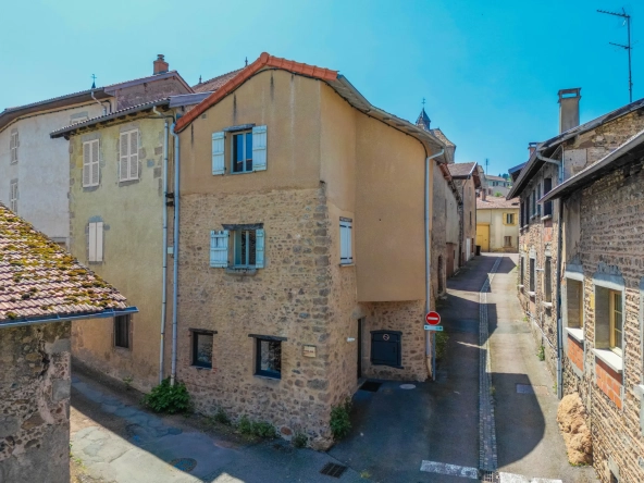 Maison atypique de 120 m² à Ambierle - Idéal premier achat ou investissement