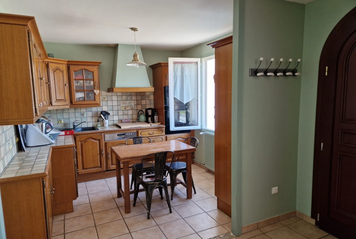 Maison de bourg rénovée à Riom, idéal premier achat ou investissement 