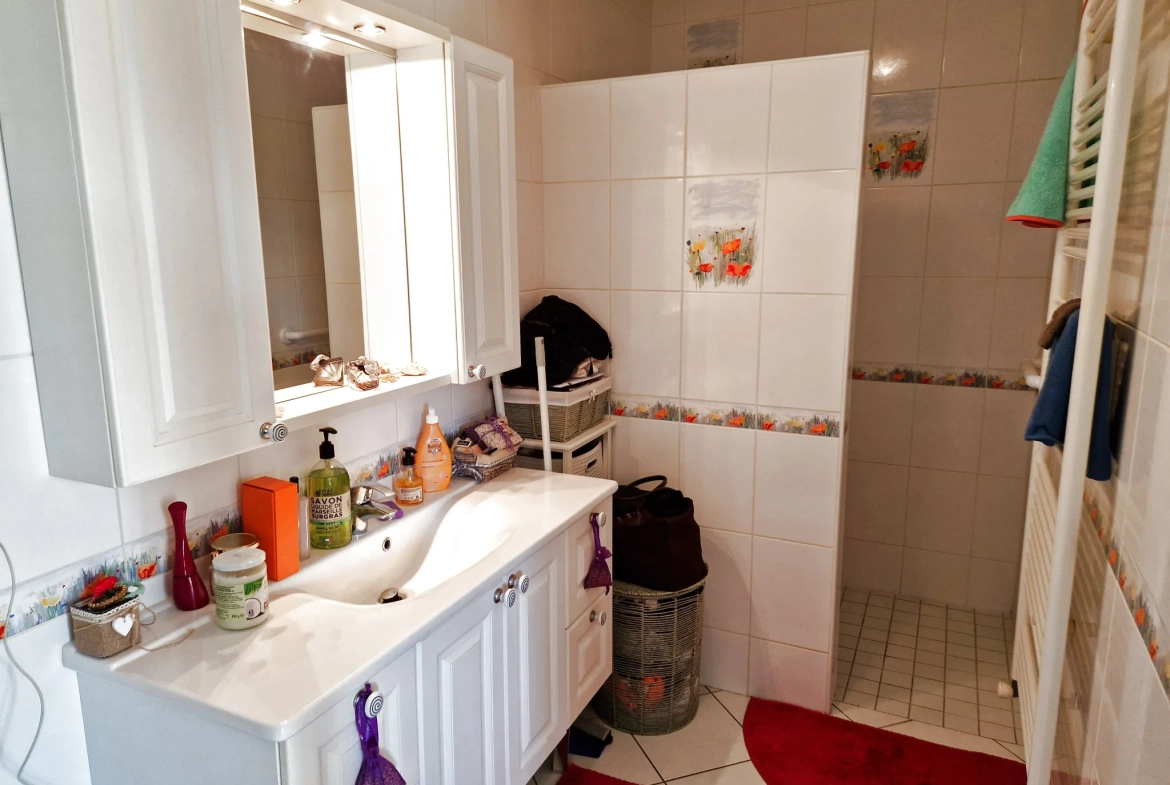 Maison de bourg rénovée à Riom, idéal premier achat ou investissement 