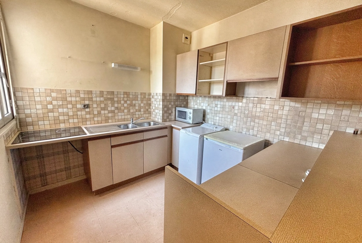 Duplex à rénover de 86m² avec 2 chambres, balcon et garage à Agen 