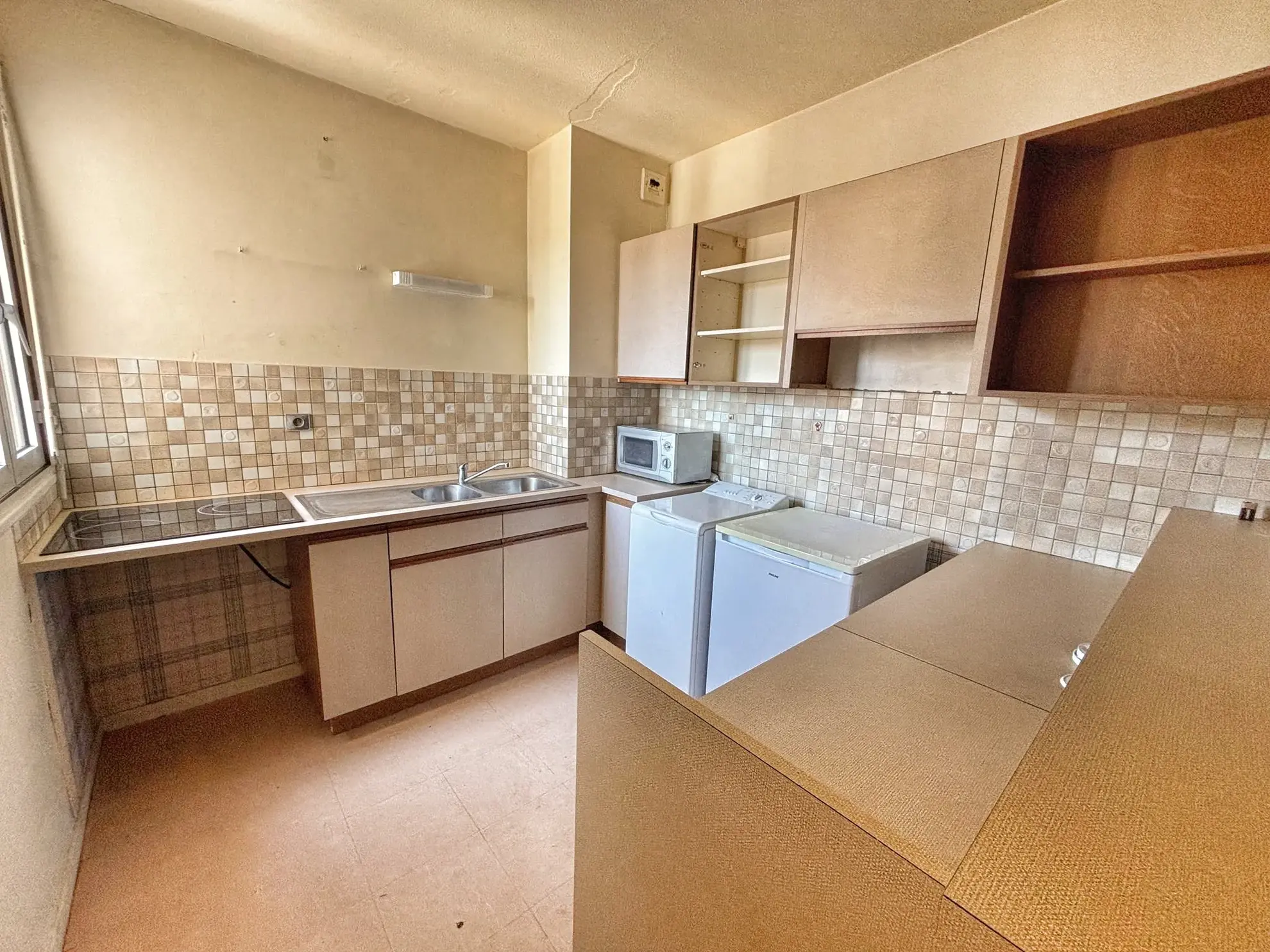 Duplex à rénover de 86m² avec 2 chambres, balcon et garage à Agen 