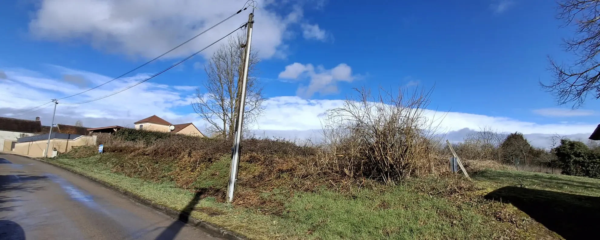 Terrain constructible de 1189 m² à Laduz, proche Auxerre et Joigny 
