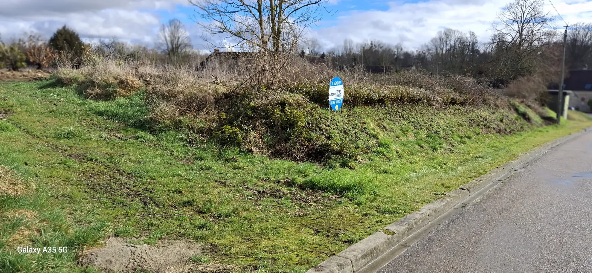 Terrain constructible de 1189 m² à Laduz, proche Auxerre et Joigny 
