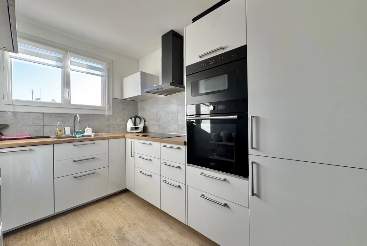 Appartement 5 pièces avec vue dégagée à Hyères - Dernier étage 