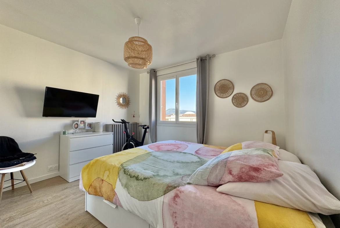 Appartement 5 pièces avec vue dégagée à Hyères - Dernier étage 
