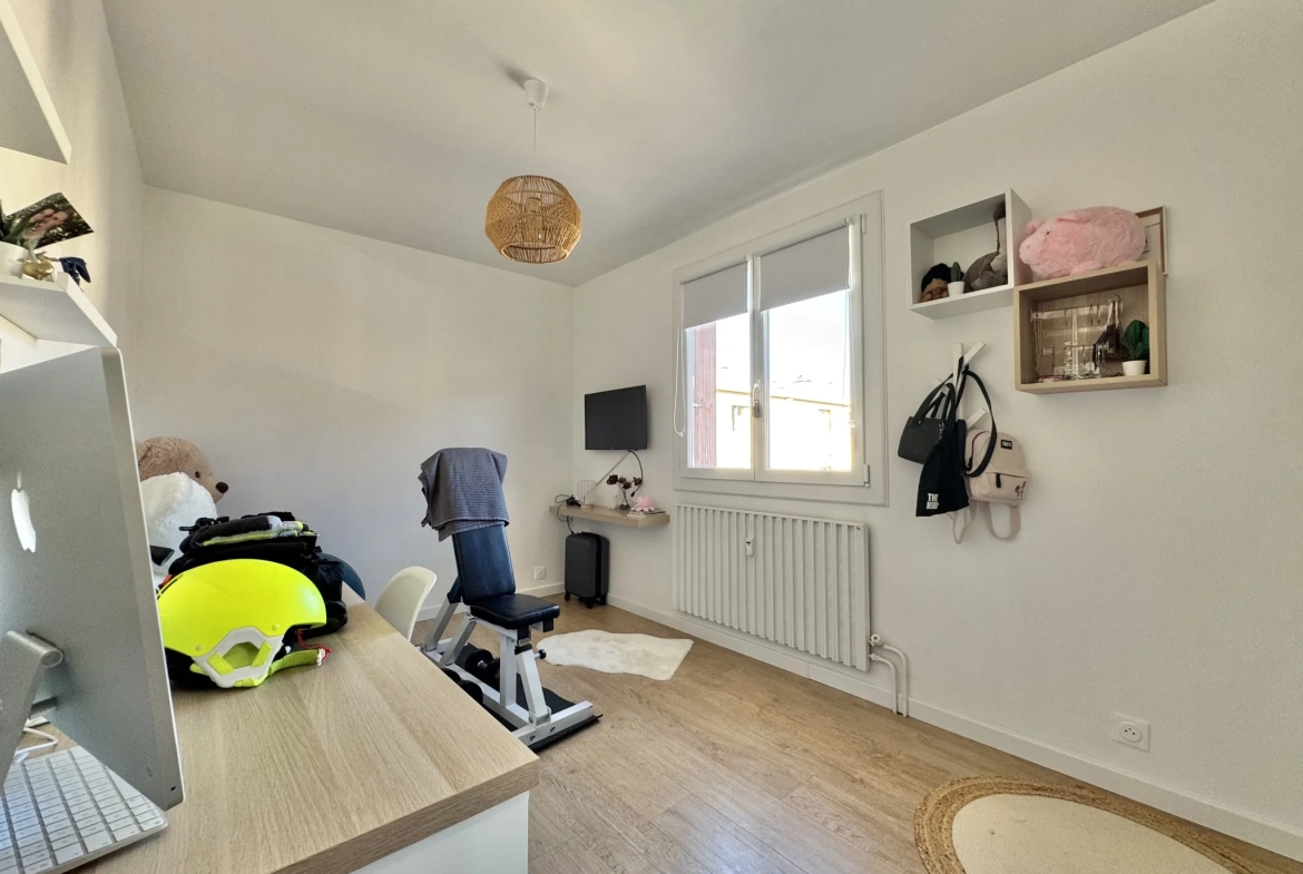 Appartement 5 pièces avec vue dégagée à Hyères - Dernier étage 