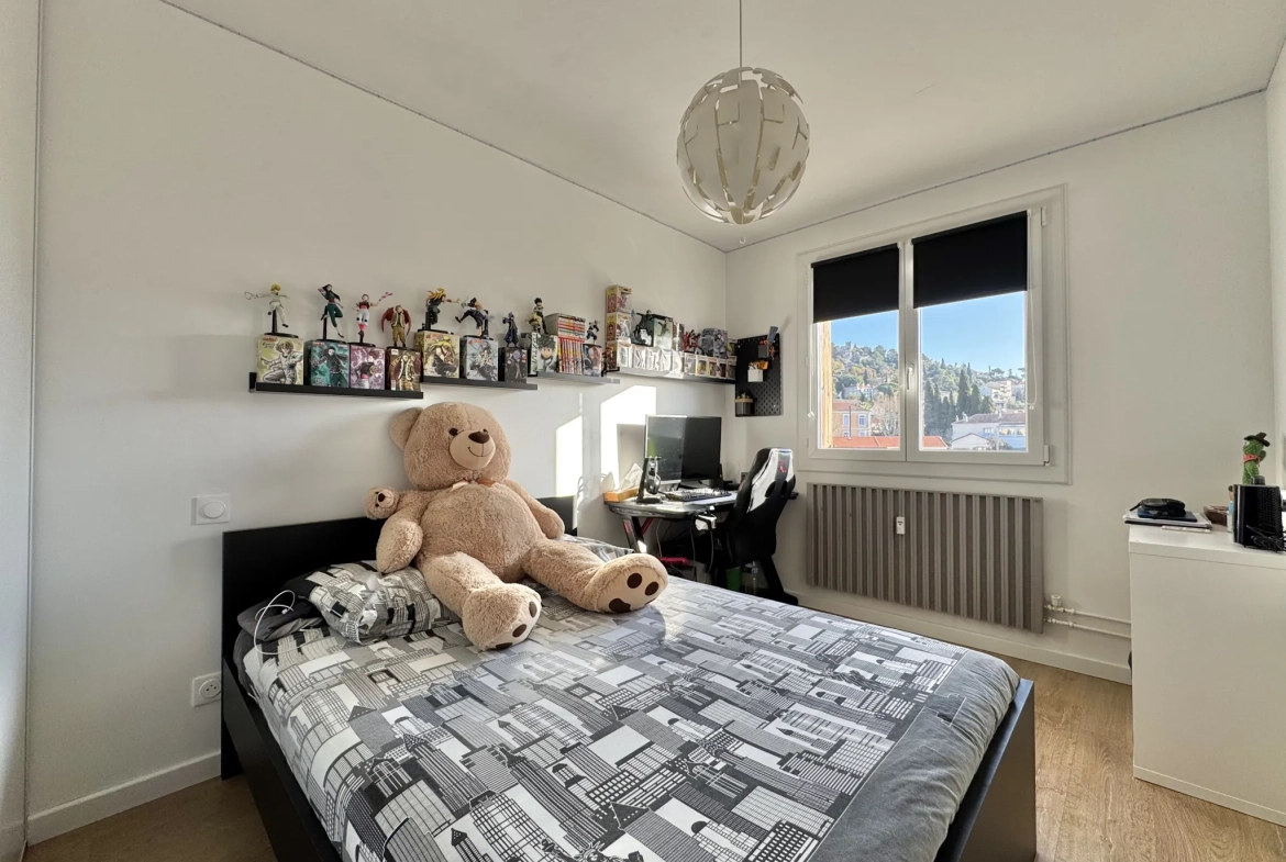 Appartement 5 pièces avec vue dégagée à Hyères - Dernier étage 