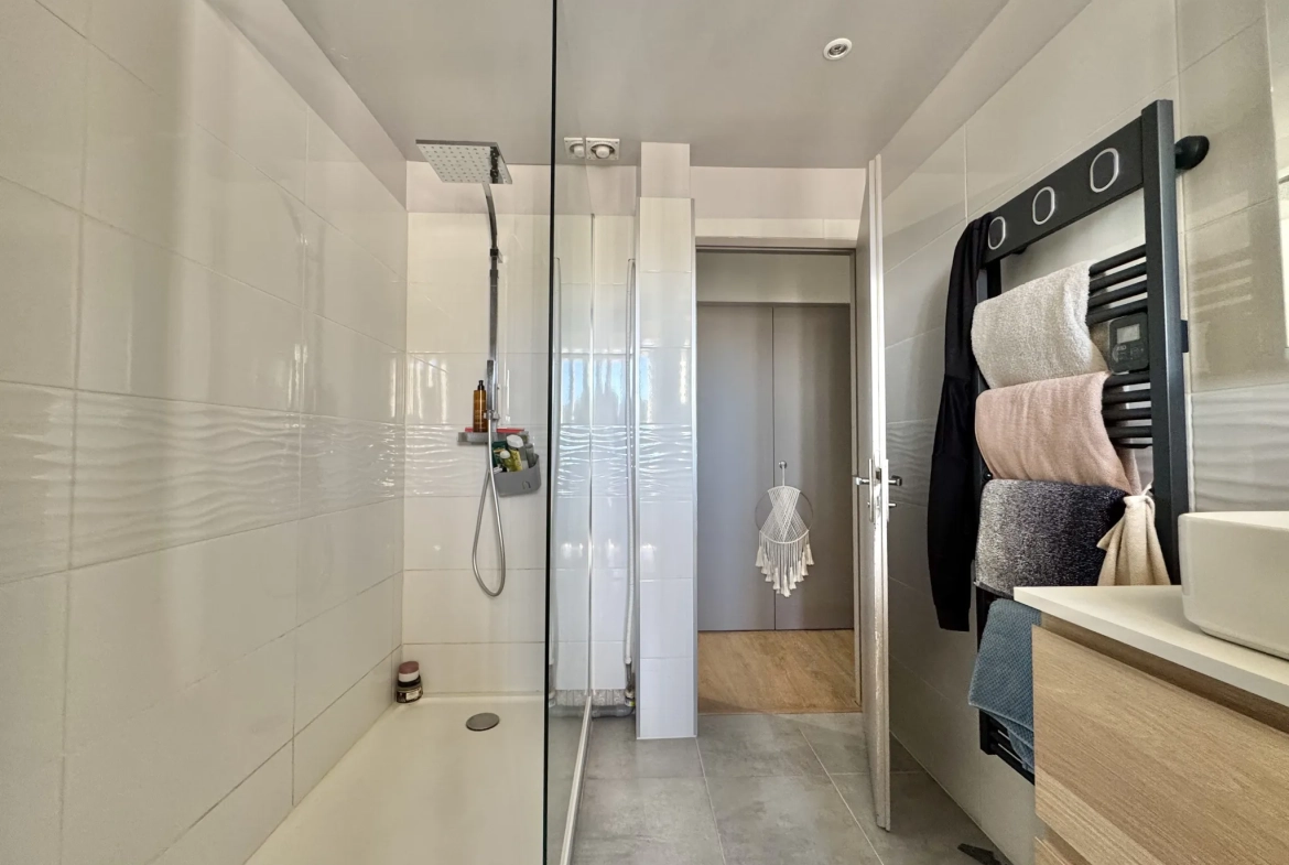 Appartement 5 pièces avec vue dégagée à Hyères - Dernier étage 