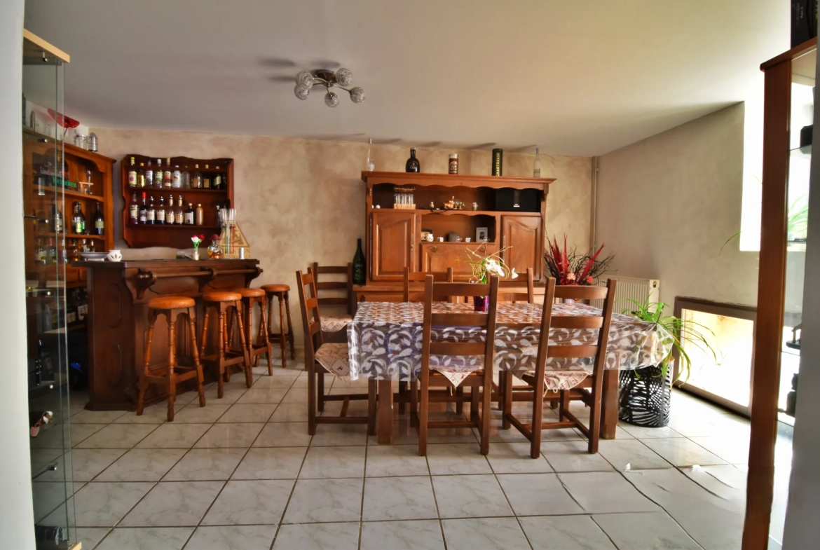 Maison familiale de 174m² avec 4 chambres et jardin à Haironville 