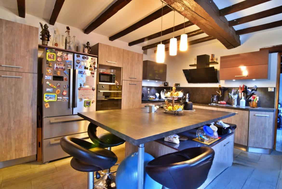 Maison familiale de 174m² avec 4 chambres et jardin à Haironville 