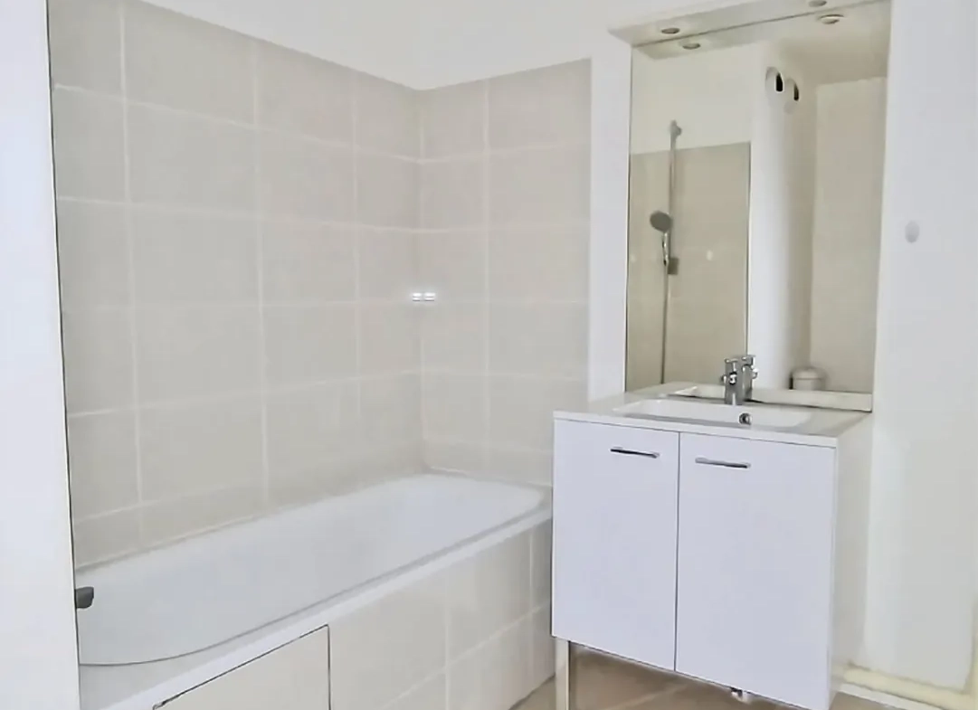 Appartement 2 pièces rénové avec balcon et parking à Beauvais, idéal investissement ou premier achat 
